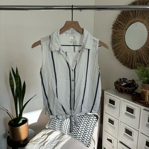 🪴$5/25🪴 White Blue Striped Sleeveless Front Tie Button Down Blouse Top Medium